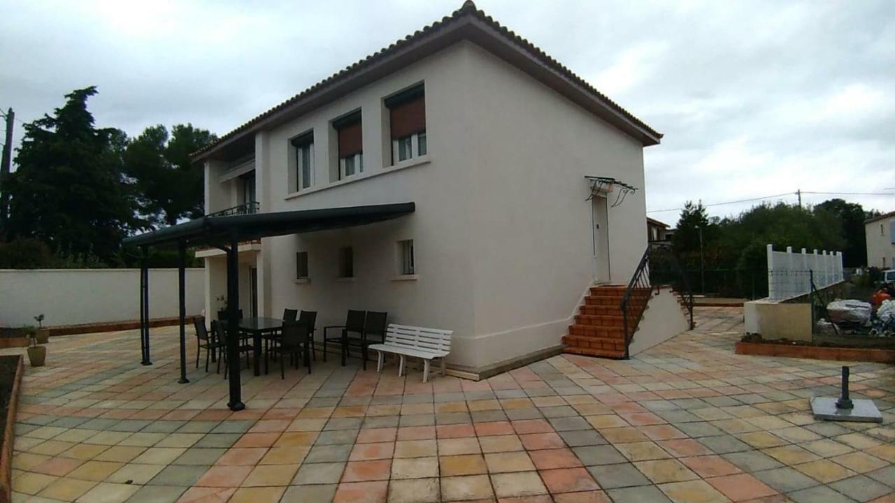 Maison De Charme Castries Exteriör bild